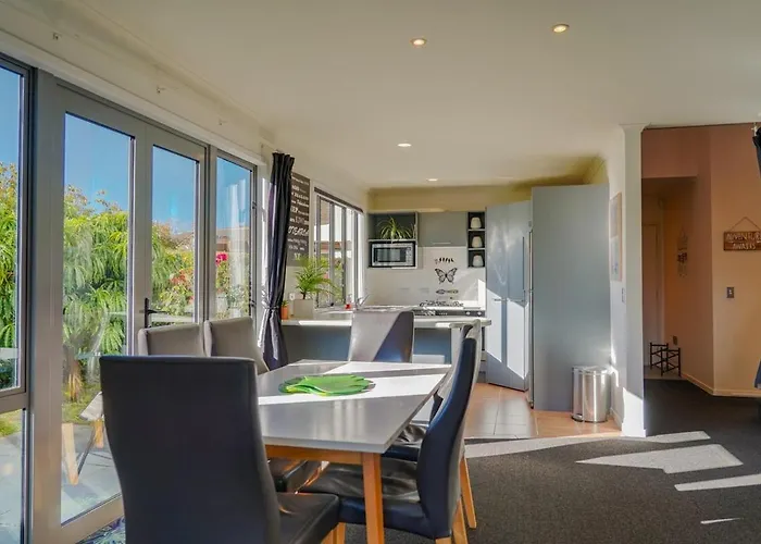 Ferienhaus Sun, Space & Privacy In A Great Location!