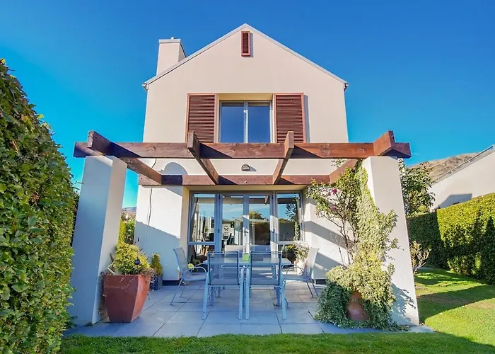 Sun, Space & Privacy In A Great Location! *